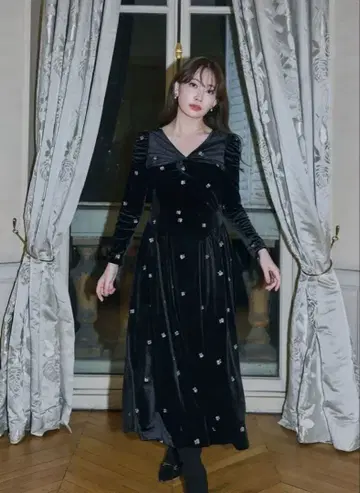 새상품 Herlipto Belmont Floral Velour Dress