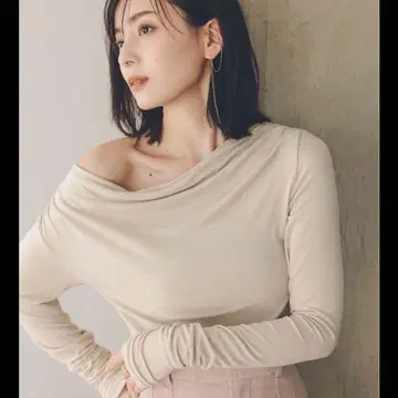 anuans 아뉴앙스 개더 드레이프 컷 상의