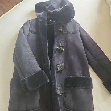 미라 오웬 후드 부착 무스탕 코트 네이비