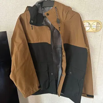 나일론제 후드 부착 마운틴 파카