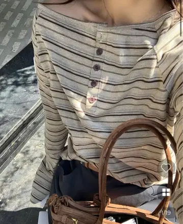 nugu uloi 보더 오프숄더 T셔츠