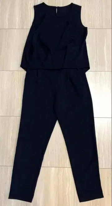 클리어 임프레션 블라우스와 테이퍼드 팬츠 셋업