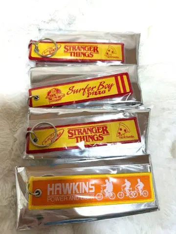 기묘한 이야기 플라이트 택 키링 호킨스 피자