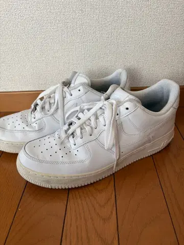 Air Force 1 화이트 스니커즈
