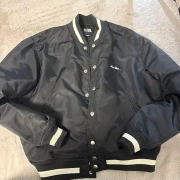 NEW ERA 블랙 자켓 M 사이즈