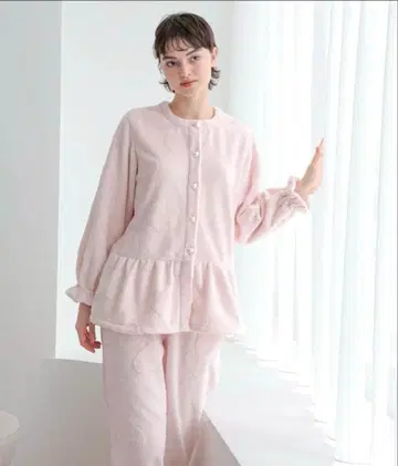 [ 새상품 ] 나루에 샤이니 스노우 하트 엠보싱 페플럼 파자마 핑크