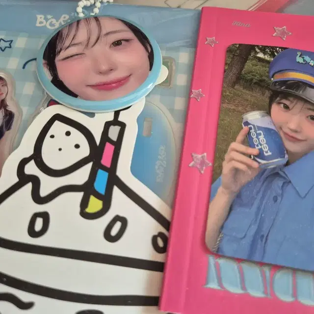 qwer 히나 2주년 팝업 아크릴 스탠드 마니또 포토북 말랑키링