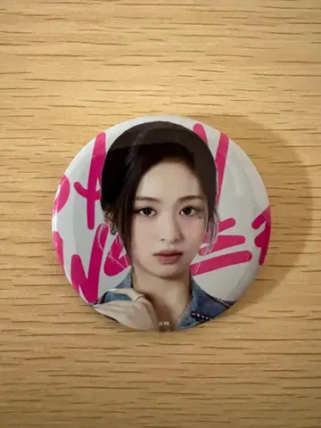K-POP 핀 배지 여성 얼굴 사진