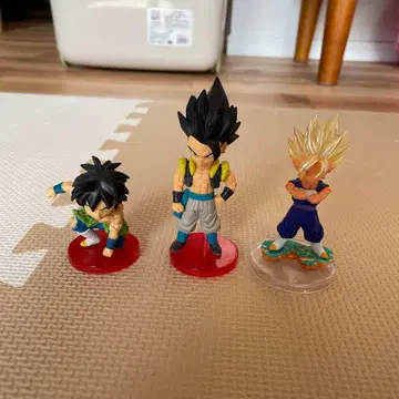 드래곤볼 피규어 3개
