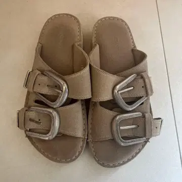 베이지 더블 버클 샌들