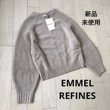 EMMEL REFINES 래글런 절개 니트 풀오버 베이지