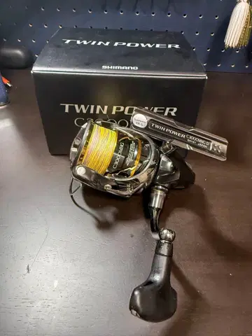 SHIMANO 20TWIN POWER C3000MHG