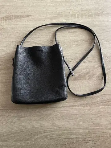 [하트마켓] 블랙 가죽 숄더백