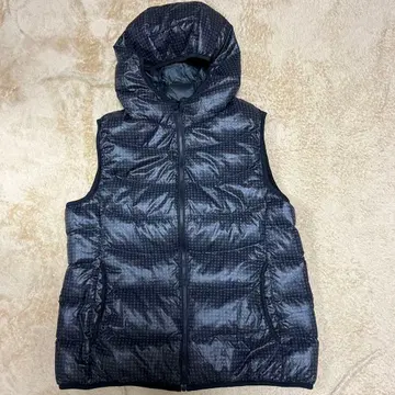 블랙 후드 부착 다운 베스트