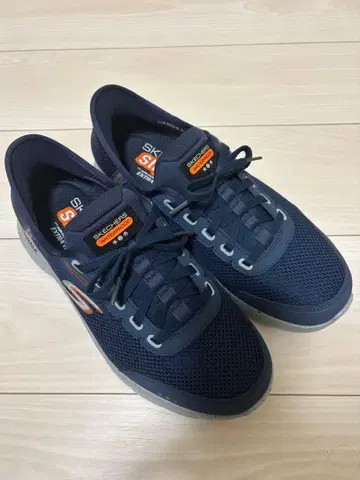 새상품급 25.5cm 스케쳐스 슬립인즈 방수 스니커즈 네이비