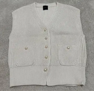 스픽 앤 스팬 펄 버튼 니트 베스트