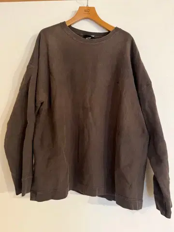 ATON 맨투맨 브라운