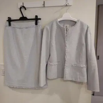 새상품급 로페피크닉 트위드 수트 셋업 라이트 블루 38