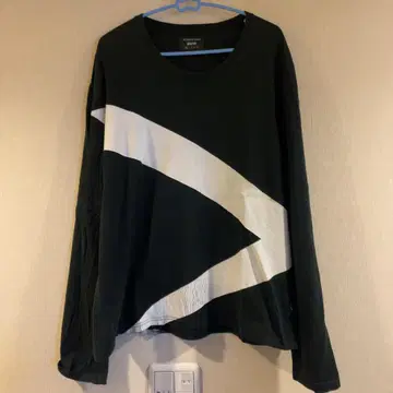 glamb 그램 Cross big CS/크로스 빅 티셔츠/