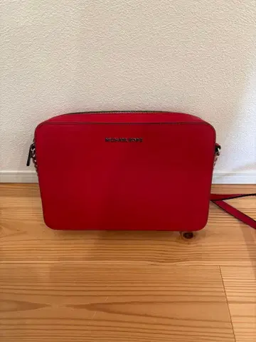 MICHAEL KORS 레드 숄더백 새상품급