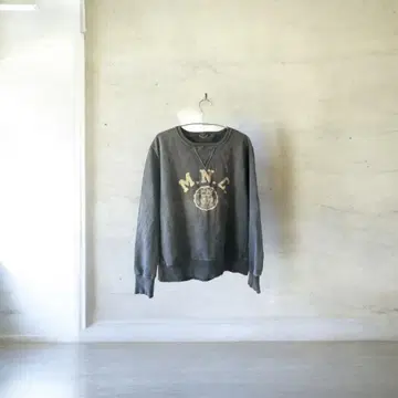 M.N.C. 그레이 크루넥 맨투맨