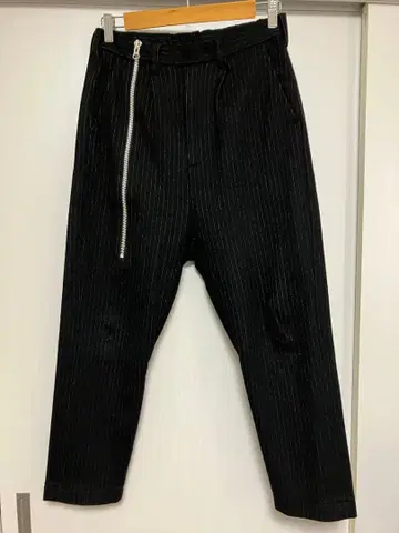 zucca 지퍼 테이퍼드 팬츠 블랙 스트라이프