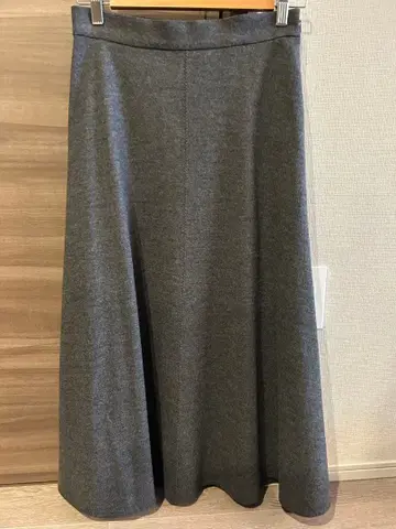 언타이틀 스커트 그레이 플레어 스커트