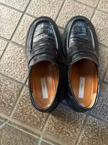 블랙 크로커다일풍 가죽 로퍼 43