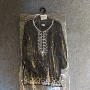 나바사나 블랙 자수 긴팔 튜닉