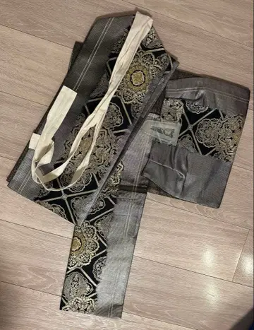 블랙과 은색 꽃무늬 오비