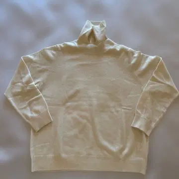 새상품 택 포함 캐시미어 100% 화이트 스웨터 터틀넥 긴팔