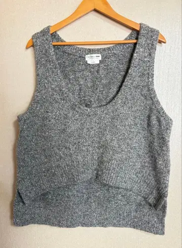 새상품급 [ CIAOPANIC TYPY ] 깊은 U넥 라메 니트 베스트