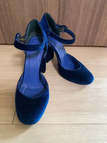 앵클 스트랩 샌들 벨벳