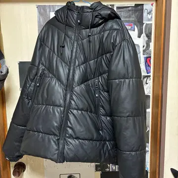 ZARA 후드 부착 블랙 다운 자켓 S