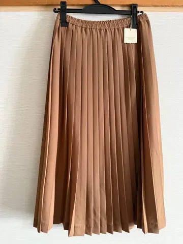 베이지 플리츠 스커트 무릎 기장