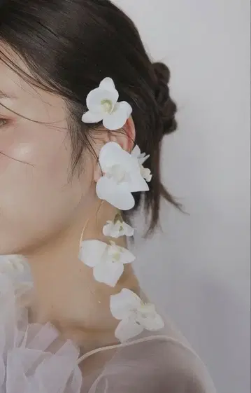 sassy 플라워 이어커프 귀걸이 팔레놉시스