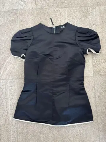 D&G 블랙 퍼프 슬리브 셔츠