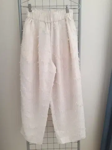 오드리 앤 존 웨드, 2턱 이지 팬츠