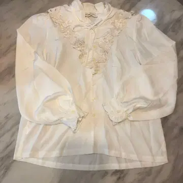 화이트 프릴 자수 긴팔 블라우스 실크 자수 리본 퍼프 슬리브 레트로