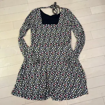 꽃무늬 긴팔 무릎 기장 원피스