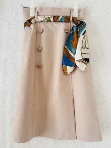 플레어 스커트 베이지 버튼 스카프 벨트 포함