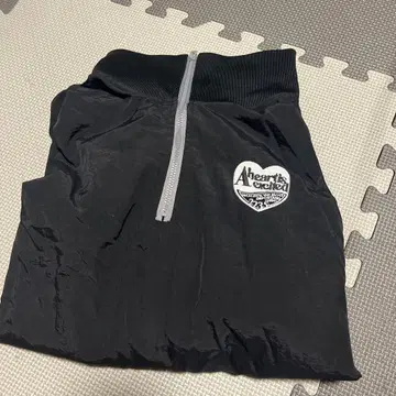 A heart's content 하프 지퍼 자켓 블랙