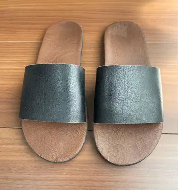 블랙 플랫 샌들