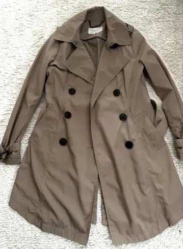 새상품급 BCBG 맥스아즈리아 베이지 트렌치코트