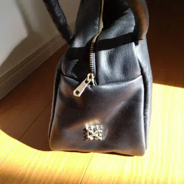 russet 블랙 가죽 핸드백