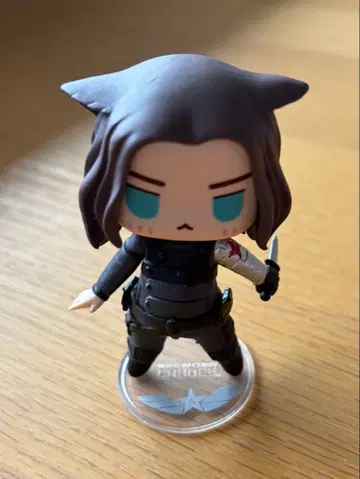 버키 반스 피규어 고양이 귀