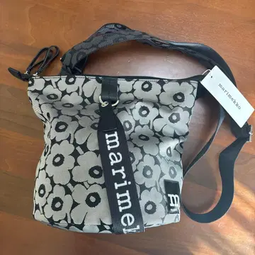 [일본 한정] Carry All Unikko 숄더백 카키 & 블랙