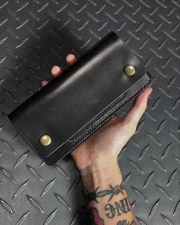 트래커 지갑 3층 도치기 가죽 놋쇠