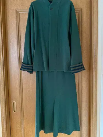 요건 레일 다크 그린 긴팔 셋업 스커트