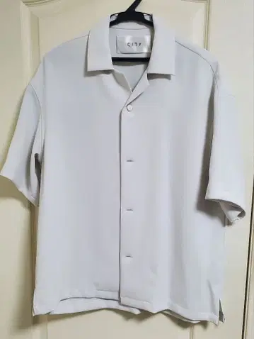 CITY 라이트 그레이 반팔 셔츠